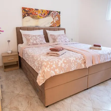 Jolly Porec: Blizu Centra I Mora Apartamento